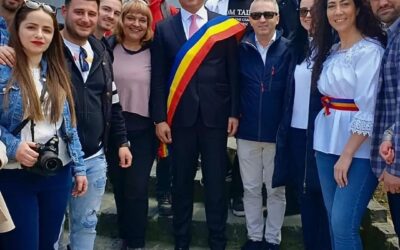 Zi de mare sărbătoare pentru brașoveni, duminica Tomii (prima duminică după Paște) cand Junii Brașovului coboară în cetatea călare.