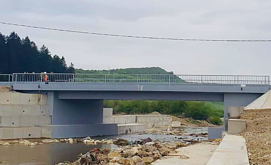 Pod refăcut peste pârâul Zizin, pe Drumul Judeţean 103 A Braşov – Tărlungeni – Zizin